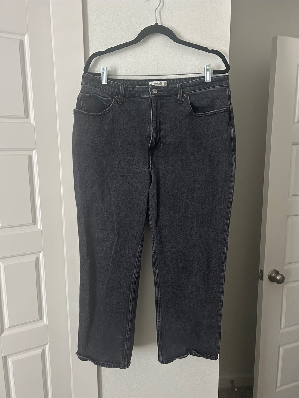 Abercrombie & Fitch Black Cropped Straight Jeans